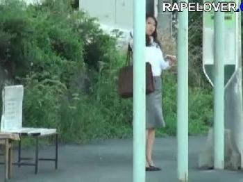 帰宅途中の推定Dカップ女性会社員に奇襲拉致かけて山奥で冷血輪姦