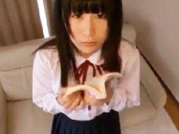 大人しそうな女子校生を自宅に拉致って強姦現場を撮影する冷酷非道な中年男