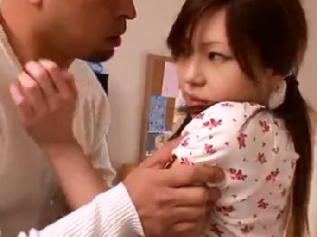 寝てる妹に強引に襲いかかる冷酷非道な兄が大量ぶっかけ