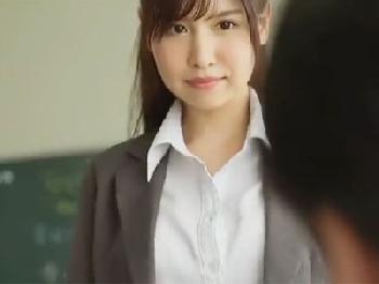 スタイル抜群の美女教師が非人道的な生徒たちに襲われて強制輪姦