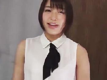 ショートヘアの美少女がオナニーで潮噴射→顔面射精交尾開始!!