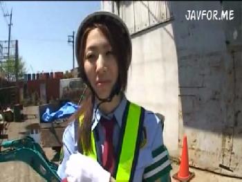 工事現場で働く警備員の凄く綺麗なお姉さんはとんでもない性的欲望処理機だった