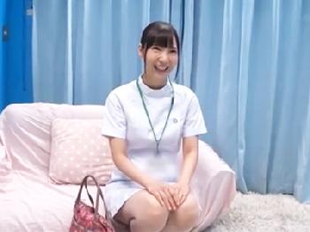 白衣の天使がマジックミラー号で犯されて笑顔で中出し受け入れてる