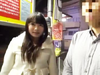 街でナンパした超キュート美少女に男友達と素股させたら中出し発展W