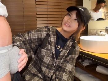 19歳のガチ素人をナンパGET!!普段はカフェで働く美少女がカップ並のペニスにW