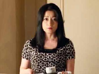 ガチガチに縄化粧拘束される美魔女→パイパン剃毛させすぐさま巨根ぶち込み!!