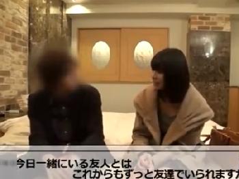 センズリ鑑賞してたら盛り上がって性行為する男女の友達