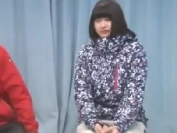 友人同士のはずなのにコンドーム未装着の膣射性交に呆然素人娘W