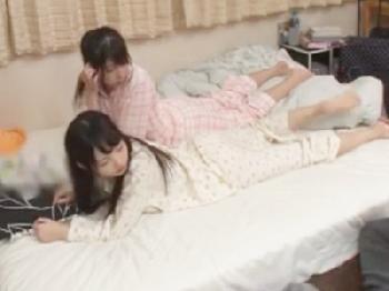 美少女に成長した妹2人と川の字就寝→勃起して近親3P!!