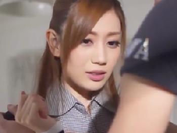 イケメン幼なじみに迫られて流される美女