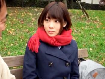 大人のキスにとても関心がある美少女が中年男とドロドロの唾液交換しながら唾飲みSEX