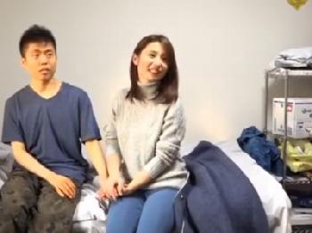 卑猥すぎる人妻がチェリーボーイ宅に出向いて中出し筆おろし