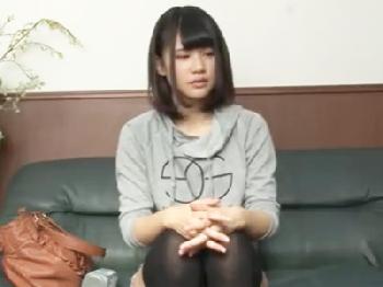 童顔娘が一般のビルの男子便所に忍び込んで精液を抜き取るチャレンジエロ企画W