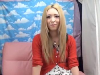 ナンパした素人娘を車内に連れ込み否応なく挿入