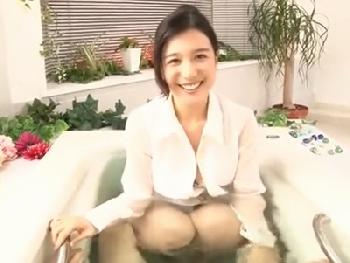 刺激的サービスをしてくれる美女ソープ嬢のぬるぬるマットプレイ