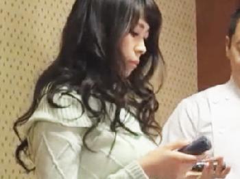 どすけべマッサージ師の性技で欲情!!巨乳人妻がペニスに貪りつきコンドーム未装着で不貞交尾