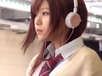 電車で見かけたギャル系女子校生に一目惚れ→告白を飛び越えゴムなし交尾