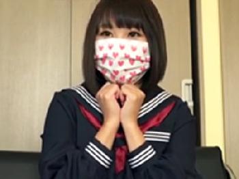 とか言って結局素顔でハメ撮りする巨乳女子校生