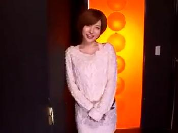 里美ゆりあが2本の男性器に絶頂昇天!!