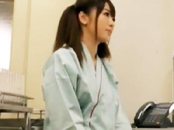 無垢純粋なツインテール童顔娘がワイセツ医師に中出しキメられる盗撮映像