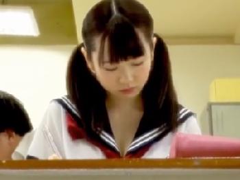 清楚な美少女女子校生の着替え覗いたら柔らか乳房で辛抱できず襲撃ハメ