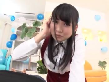 アイドル顔の黒髪美少女がペニスを前に優しさ全開でご奉仕抜き