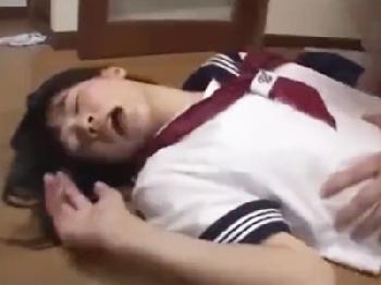 ピュア女子校生が媚薬塗ったペニス咥えさせられた結果がヤバい‥