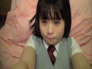 激しくクンニリングス手マンされてびちょびちょな超可愛い童顔娘