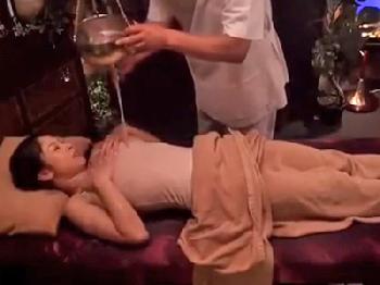 ノーブラ透け透けの巨乳女教師の進路相談がそれどころじゃない