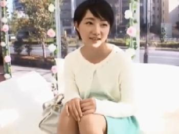 インタビューと偽ってナンパした女子大生にゴムなし肉棒ハメ→顔面射精!!