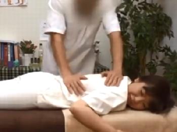 マッサージの研修にきた素人娘にためらいなく膣内発射!!