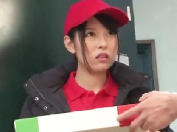 媚薬肉棒をねじ込まれたピザ配達スタッフが玄関で何度もビクビク痙攣絶頂W