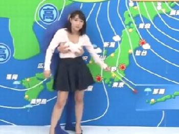 生放送中に公開セックスを誇示する巨乳気象予報士!!