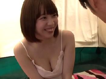 着替えを見た爆乳娘に誘われてテントでゴムなし挿入