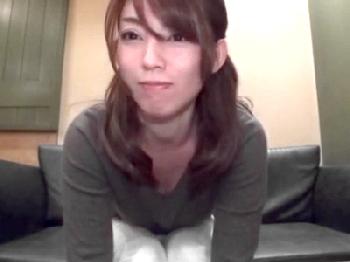 恥ずかしがり屋な素人人妻が他人棒突っ込まれてガチ喘ぎW