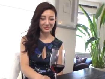 ペニスに飢えてる巨乳人妻GET!!連続オメコに挿入したまま射精にも満足げに腰振り!!