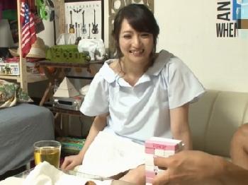 年の割には童顔な素人人妻と密通交尾