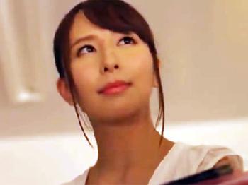 保健室に呼び出されて生徒の巨根の餌食になり膣内射精される新人の美女教師