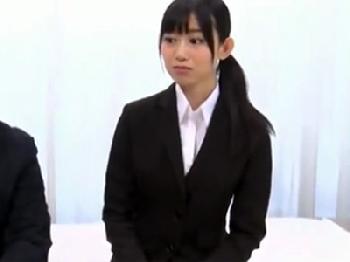 後輩の下の悩みを解決してあげる優しい先輩女性社員