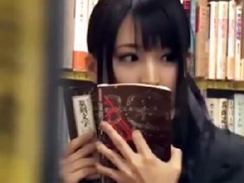 本屋にいた女子校生に媚薬付き肉棒をぶち込んだら猥褻化して自ら腰を振り白目アへイキW
