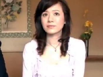 たっぷり膣内でスペルマを発射されて悦びを隠せない隠れ色情狂素人人妻