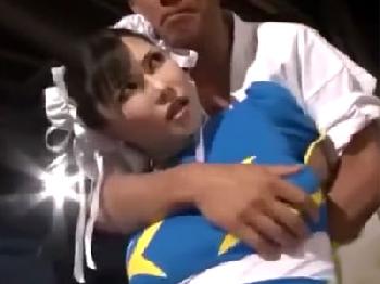 巨乳のコスプレ美女が男に組み伏せられ挿入されて否応なく絶頂地獄