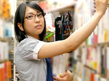 絶倫な父親の性行為への欲求を処理するため自らの体を差し出す巨乳女子校生娘