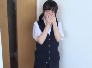 完全にアウトなベビーフェイス美少女をキッチンで性交→無許可種付け