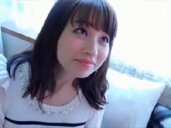 オナニーをお手伝いしてくれるキュートなマダム