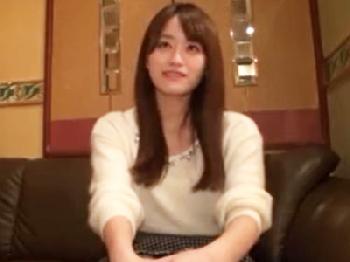 軟派男に流されてハメ撮りする白肌スリムな素人女子大生W