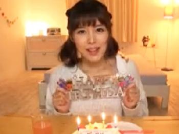 彼氏の誕生日に体を差し親密なSEX