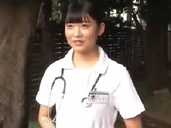 患者の暴走を防ぐため定期的に性的欲望処理してくれるナースW