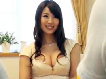 いたずらっ子の弟が兄の彼女の巨大乳房を揉みしだき性的暴行膣内射精!!