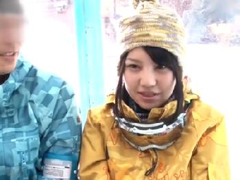 農家の娘の天然系キュート彼女は疑うことを知らずにに乗車するW